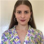 Neolaureata in Biologia impartisce lezioni di biologia, scienze e nutrizione